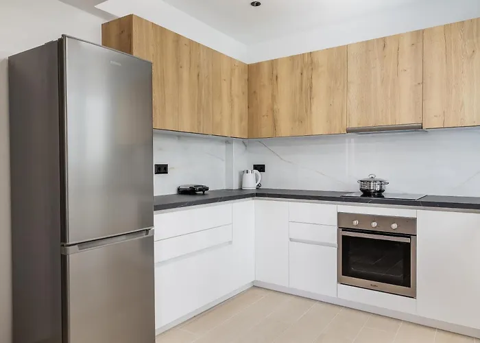 Daire George's Naxos City