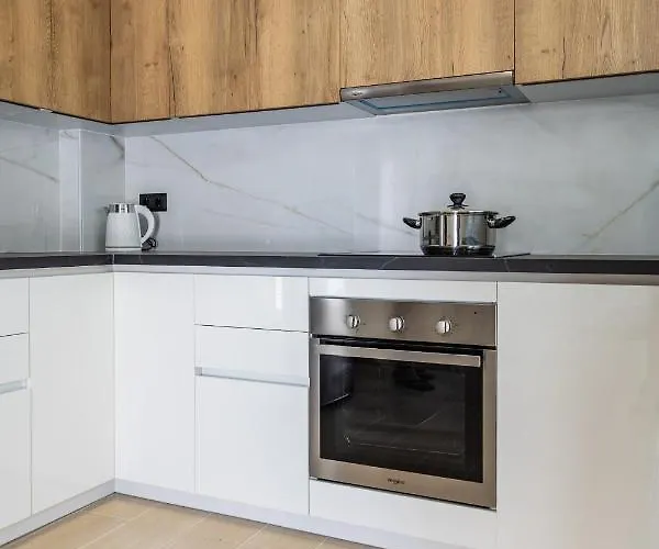 George's * Naxos City